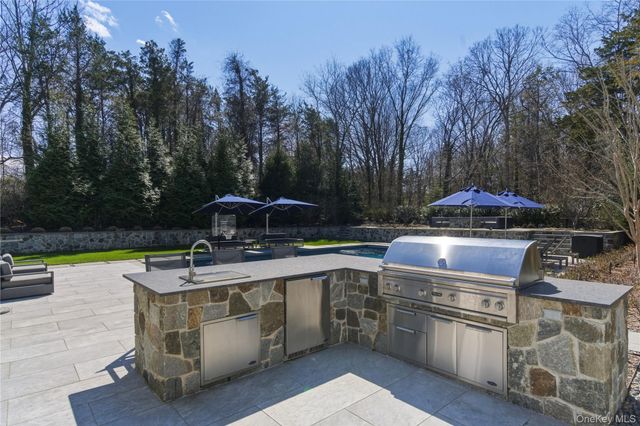 80 Wildwood Drive, Laurel Hollow, NY 11791