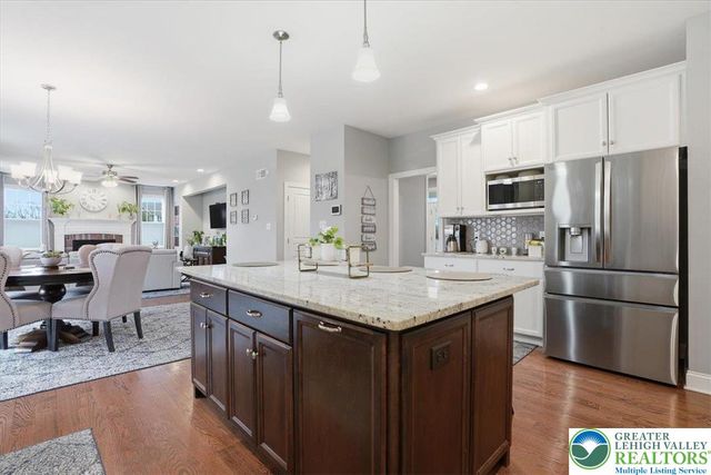 206 Broadview Court, Bushkill Twp, PA 18064