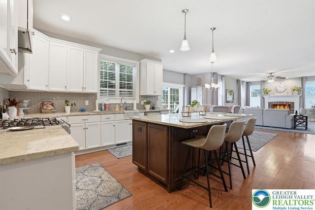 206 Broadview Court, Bushkill Twp, PA 18064