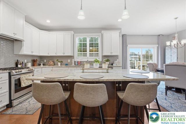206 Broadview Court, Bushkill Twp, PA 18064