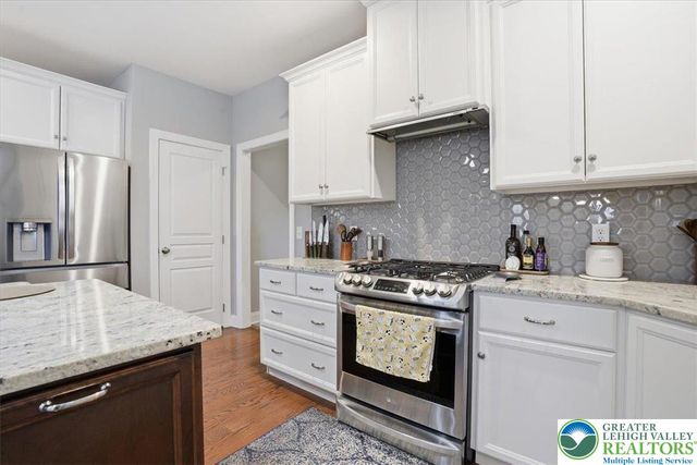 206 Broadview Court, Bushkill Twp, PA 18064