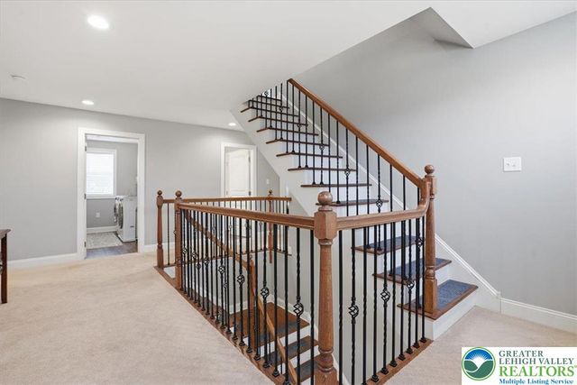 206 Broadview Court, Bushkill Twp, PA 18064