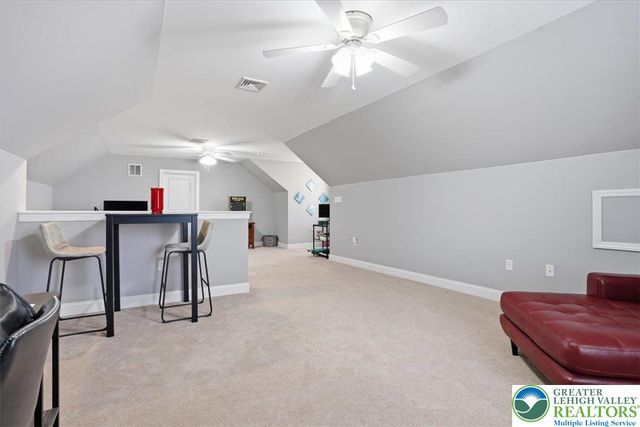 206 Broadview Court, Bushkill Twp, PA 18064