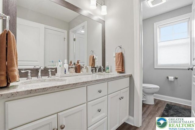 206 Broadview Court, Bushkill Twp, PA 18064