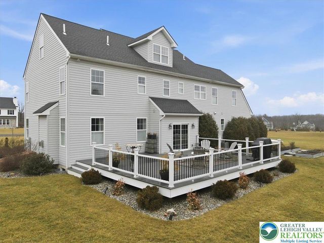 206 Broadview Court, Bushkill Twp, PA 18064