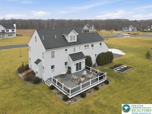 206 Broadview Court, Bushkill Twp, PA 18064