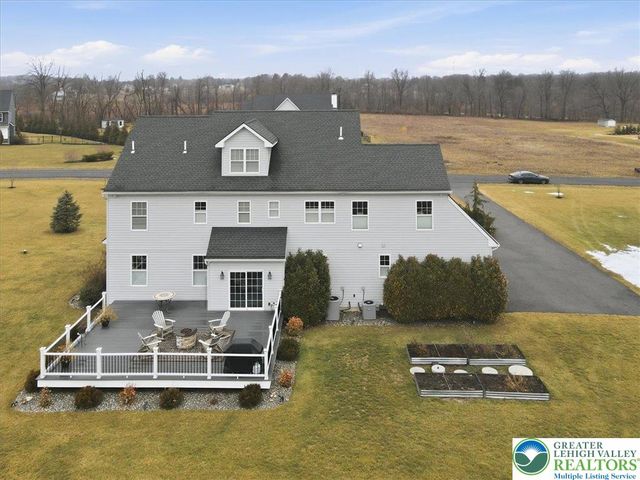 206 Broadview Court, Bushkill Twp, PA 18064