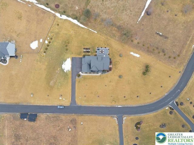 206 Broadview Court, Bushkill Twp, PA 18064
