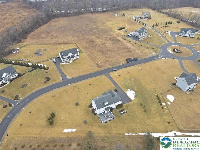 206 Broadview Court, Bushkill Twp, PA 18064