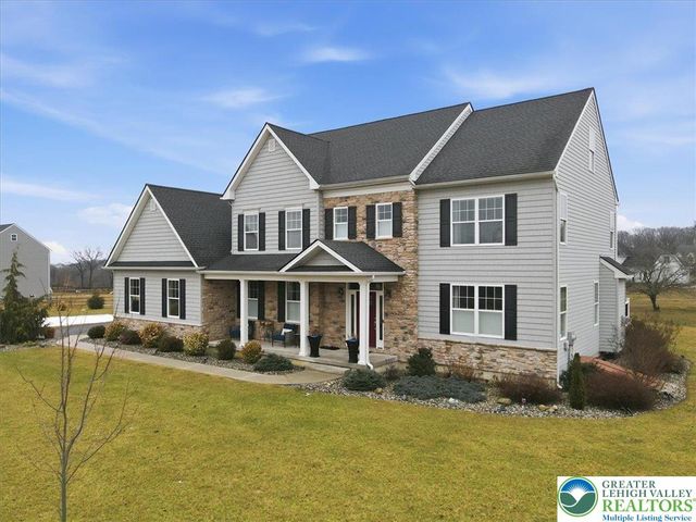 206 Broadview Court, Bushkill Twp, PA 18064