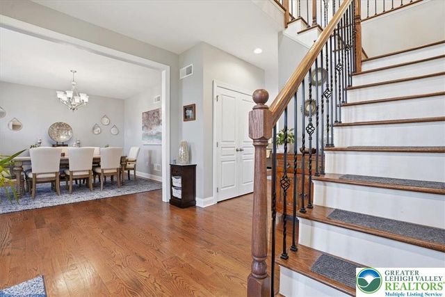 206 Broadview Court, Bushkill Twp, PA 18064
