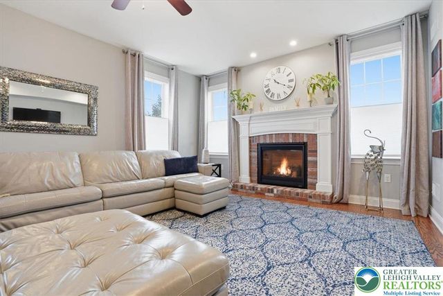 206 Broadview Court, Bushkill Twp, PA 18064