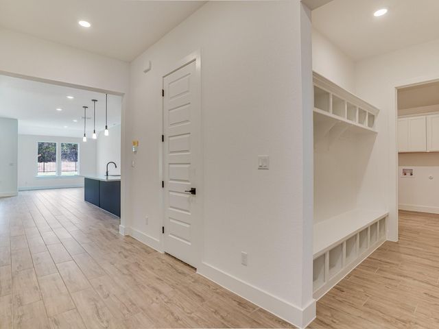 1084 Sage Thrasher CIR, Dripping Springs, TX 78620