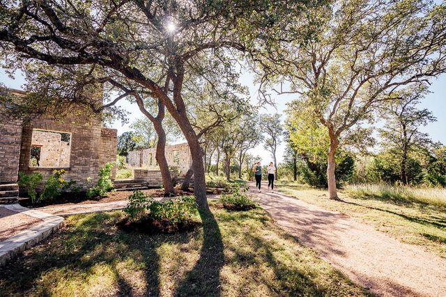 1084 Sage Thrasher CIR, Dripping Springs, TX 78620