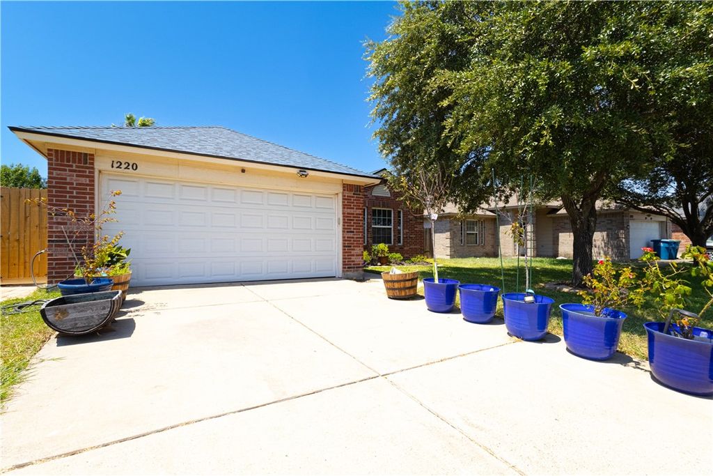 1220 Sacramento, Portland, TX 78374 — photo 2