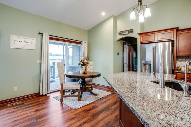 427 E Kay Ave, Haysville, KS 67060