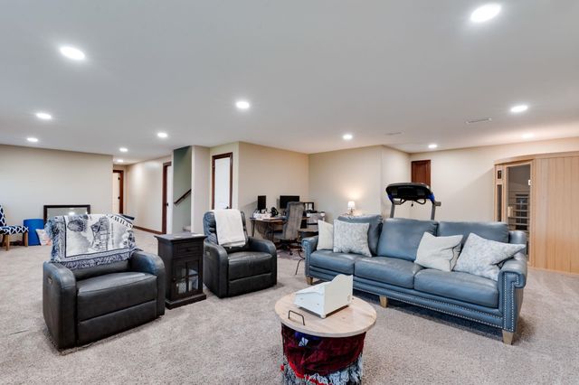 427 E Kay Ave, Haysville, KS 67060