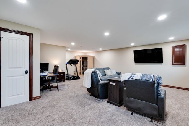 427 E Kay Ave, Haysville, KS 67060