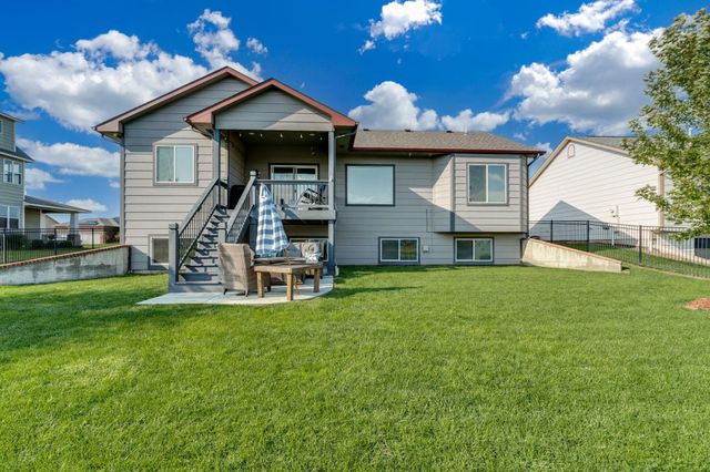 427 E Kay Ave, Haysville, KS 67060