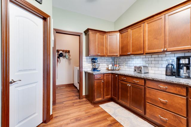 427 E Kay Ave, Haysville, KS 67060