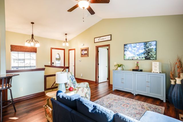 427 E Kay Ave, Haysville, KS 67060