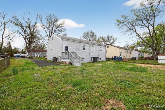 6845 Frostview Lane, Berkeley, MO 63134