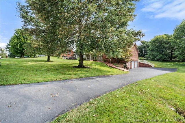 6424 Meadow Oak Drive, Georgetown, IN 47122