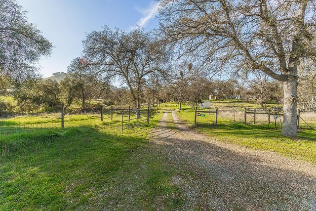 33671 Frazier Road, Auberry, CA 93602