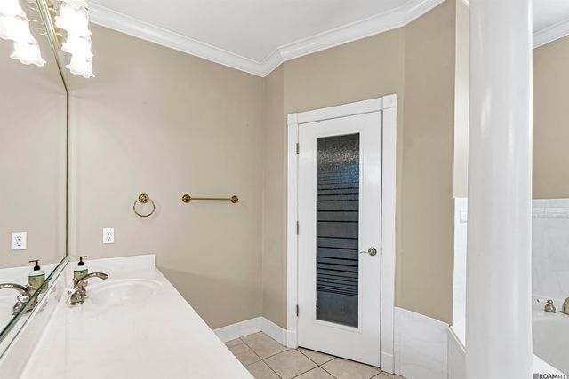 880 Rue Crozat, Baton Rouge, LA 70810