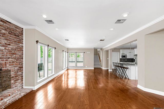 880 Rue Crozat, Baton Rouge, LA 70810