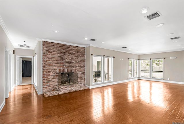 880 Rue Crozat, Baton Rouge, LA 70810