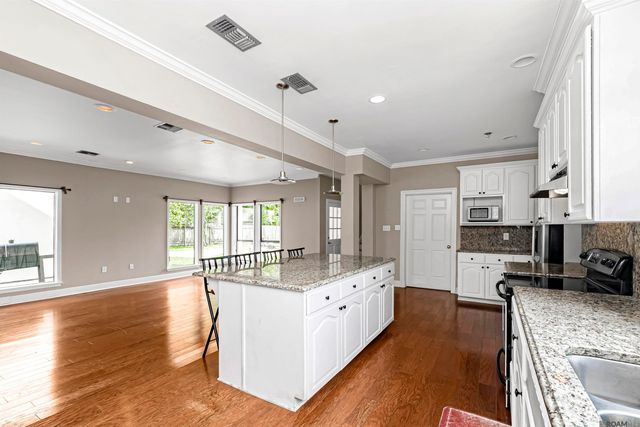 880 Rue Crozat, Baton Rouge, LA 70810