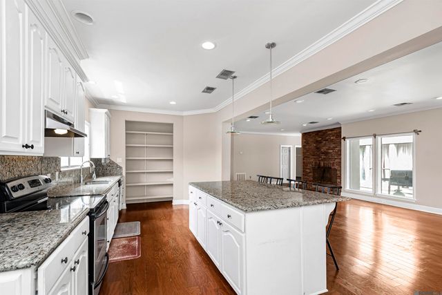 880 Rue Crozat, Baton Rouge, LA 70810