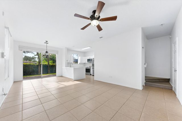 402 SEMINOLE PALMS Drive 402, Greenacres, FL 33463