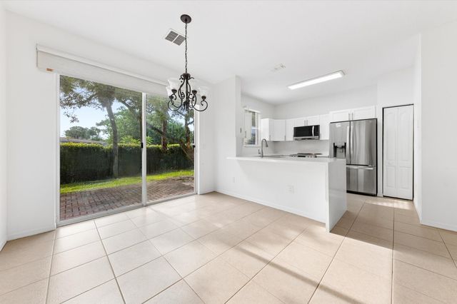 402 SEMINOLE PALMS Drive 402, Greenacres, FL 33463