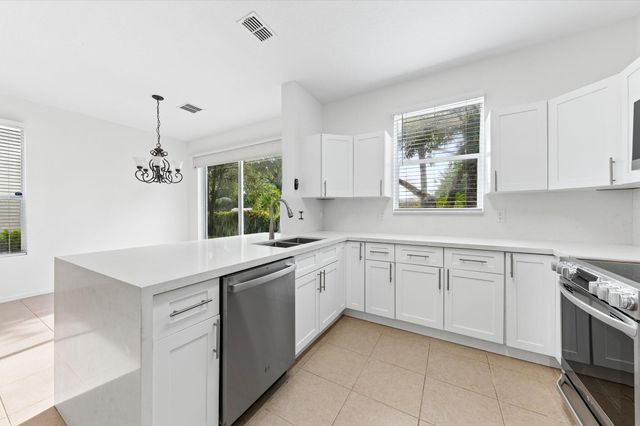 402 SEMINOLE PALMS Drive 402, Greenacres, FL 33463