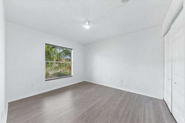 402 SEMINOLE PALMS Drive 402, Greenacres, FL 33463