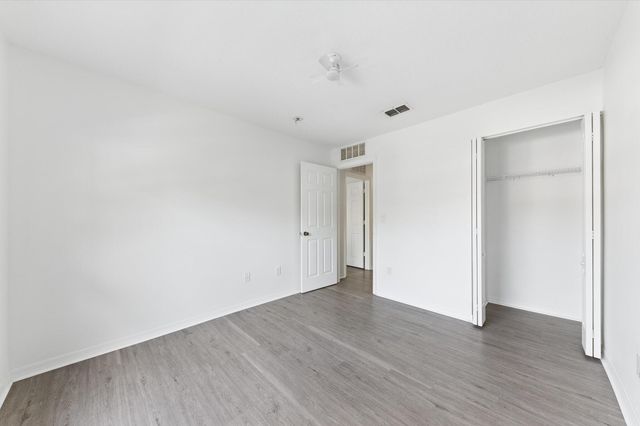 402 SEMINOLE PALMS Drive 402, Greenacres, FL 33463