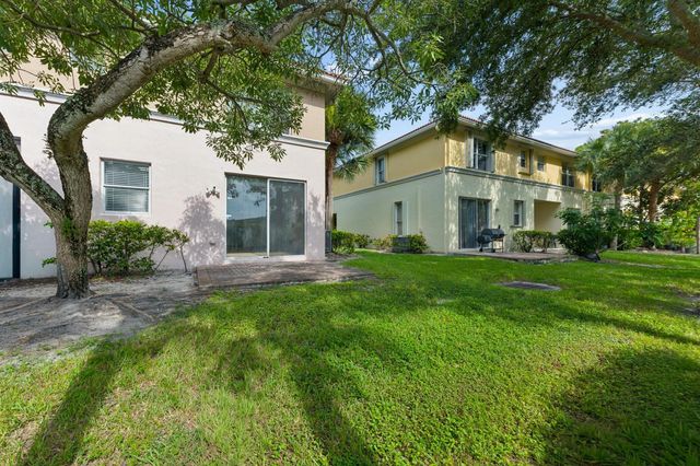 402 SEMINOLE PALMS Drive 402, Greenacres, FL 33463
