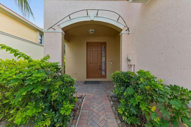 402 SEMINOLE PALMS Drive 402, Greenacres, FL 33463