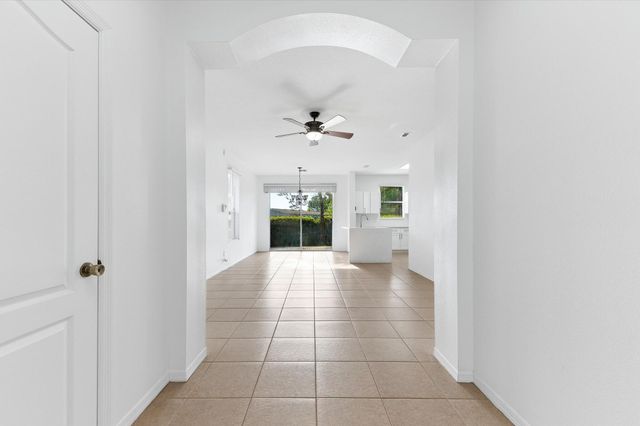 402 SEMINOLE PALMS Drive 402, Greenacres, FL 33463
