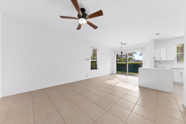 402 SEMINOLE PALMS Drive 402, Greenacres, FL 33463