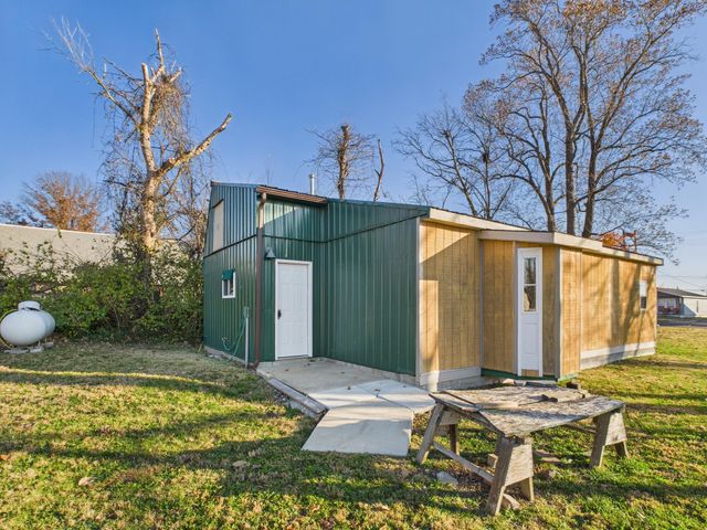 523 Pine Street, Cabool, MO 65689