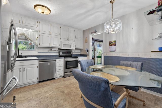 385 Charlotte Boulevard, Stockbridge, GA 30281