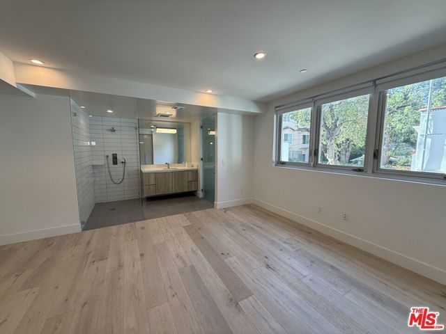 8210 Fountain Avenue 103, West Hollywood, CA 90046