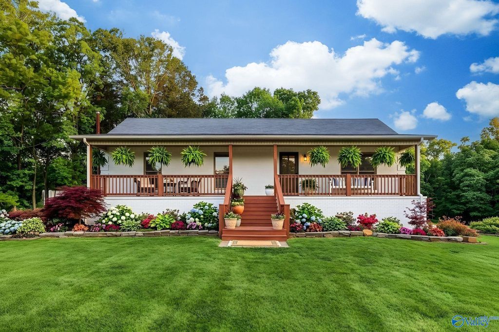 1094 Perkins Wood Road, Hartselle, AL 35640