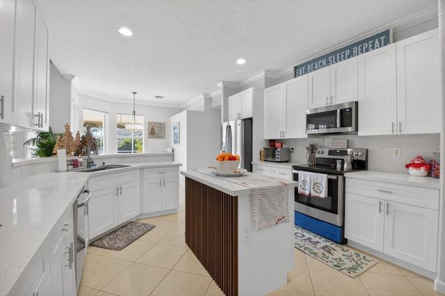7209 Serrano Terrace, Delray Beach, FL 33446