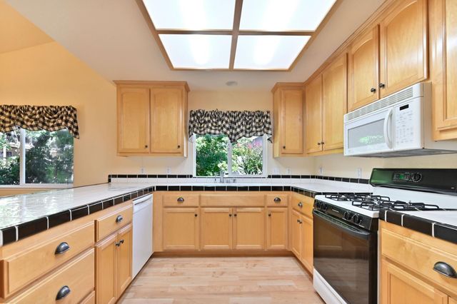 735 Live Oak Dr, Angels Camp, CA 95222