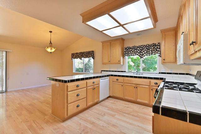 735 Live Oak Dr, Angels Camp, CA 95222