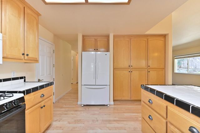 735 Live Oak Dr, Angels Camp, CA 95222